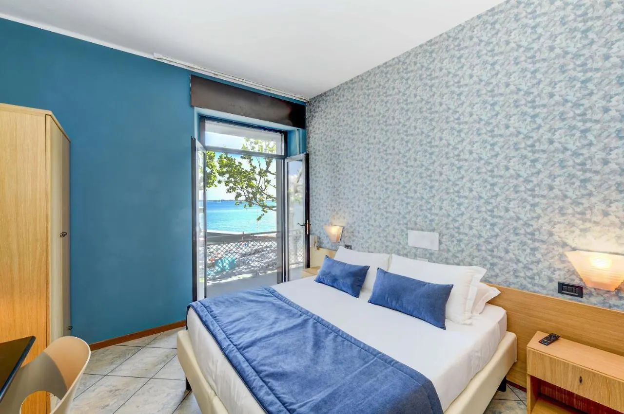 Hotel Aurora Desenzano del Garda 3*,  Italia