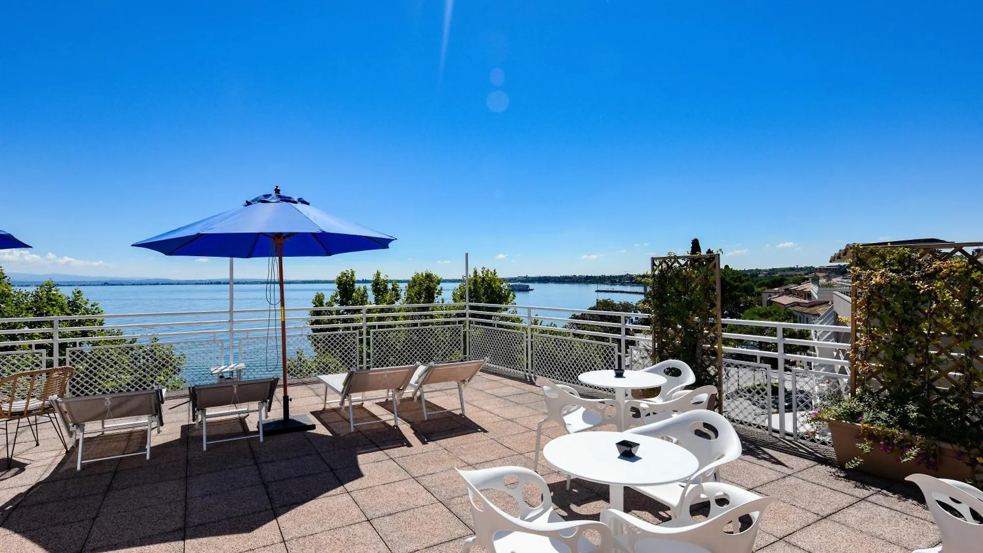 Hotel Aurora Desenzano del Garda 3*,  Italy